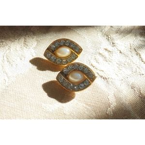 Vintage Richelieu Costume Earrings